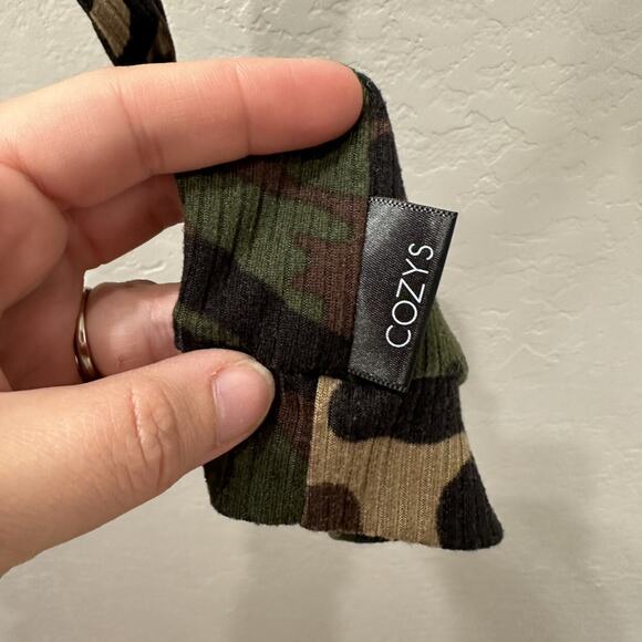 Cozys Camo Top Knit Beanie Hat - Picture 4 of 4